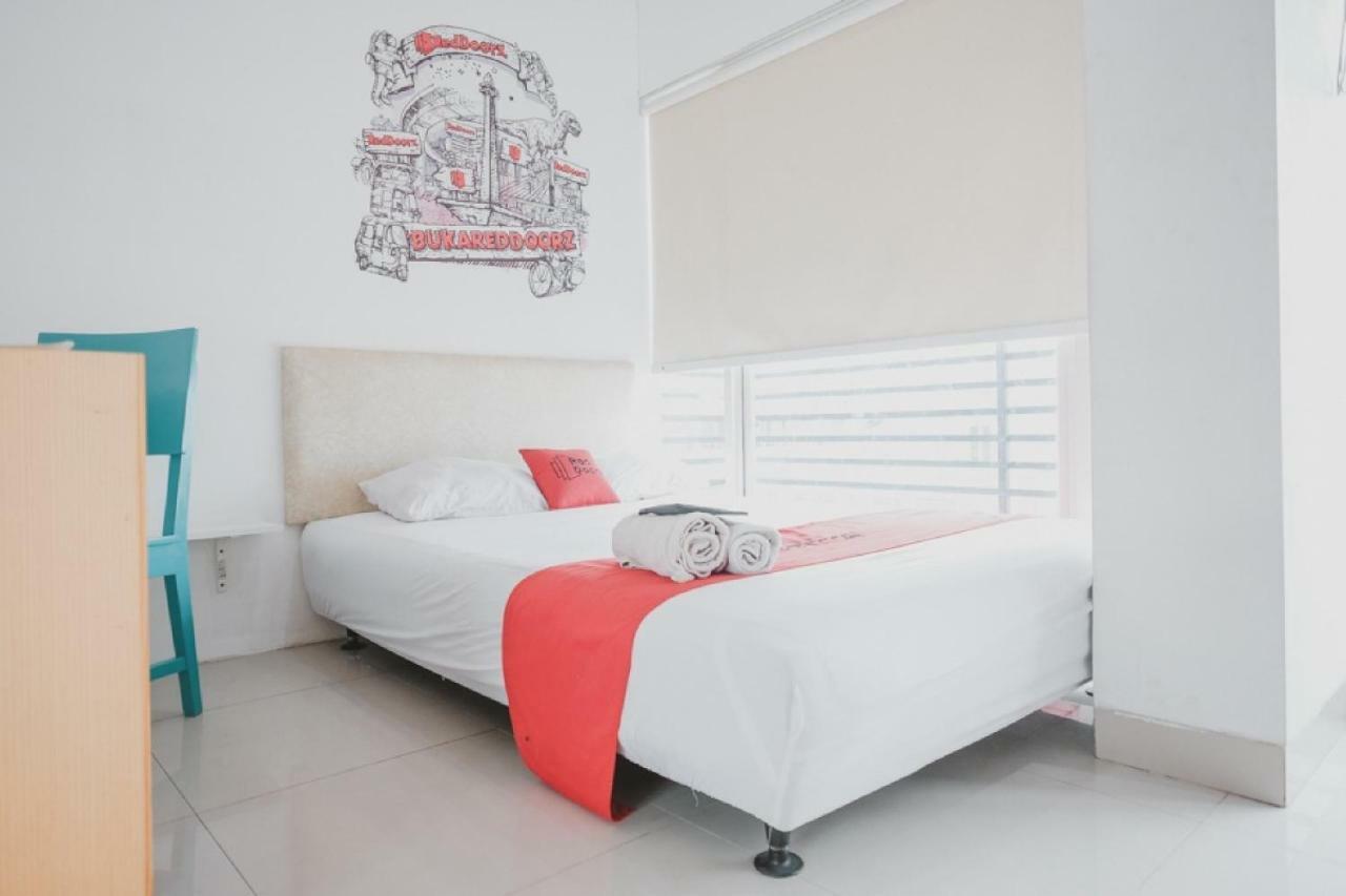 Reddoorz Plus @ Kapuk Business Park Giacarta Esterno foto